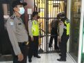 Antisipasi Penyimpanan Barang Terlarang, Polsek Asemrowo Lakukan Pengecekan Ruang Tahanan