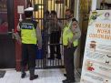 Antisipasi Barang Terlarang, Polsek Asemrowo Lakukan Pengecekan Malam Ruang Tahanan