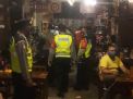 Polsek Krembangan & Satpol PP Lakukan Operasi Masker di Cafe & Warkop