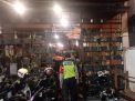 Polsek Krembangan Lakukan Razia Masker di Warkop & Cafe