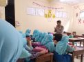 Babinkamtibmas Sidotopo Sampaikan Pesan Rajin Belajar ke Murid-murid MA Ibnu Husein