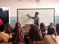 Babinkamtibmas Dupak Narsis Bareng Murid-murid SMP Tunas Buana
