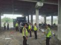 Polsek Asemrowo Laksanakan Pengamanan Jalur Supporter Bonek