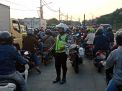 Satlantas Polres Tanjung Perak Berikan Pelayanan Lewat Pengaturan Sore