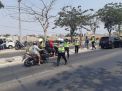 Satlantas Polres Tanjung Perak Beri Sanksi Tilang 315 Pengendara Dalam Razia di Akses Suramadu