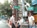 Sambang Tukang Becak, Babinkamtibmas Takal Kedinding Ingatkan Untuk Tertib Berlalu Lintas