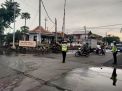 Polsek Asemrowo Bantu Kepulangan Pekerja Lewat Pengaturan Sore