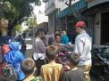 Polsek Krembangan Bareng Instansi Samping Bagikan Masker Ke Warga Dupak