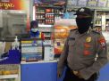 Polsek Asemrowo Lakukan Patroli di Mini Market, Sampaikan Pesan Waspada Uang Palsu