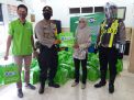 Kapolsek Pabean Cantikan Bagikan Paket Susu Dari PT Nestle Untuk Balita Kampung Tangguh