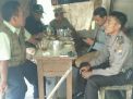 Babinkamtibmas Dupak Sosialisasi SPKT Door To DoorKe Pengunjung Warung