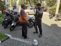 Satsabhara Polres Tanjung Perak Sampaikan Pesan Waspada Curanmor Ke Petugas Parkir