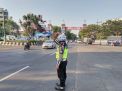 Satlantas Polres Tanjung Perak Gelar Pengaturan Lalu Lintas Sore Bantu Kepulangan Pekerja