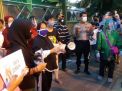 Kapolsek Asemrowo Sambut Kedatangan Warga Yang Baru Pulang Dari Karantina di Rumah Sakit