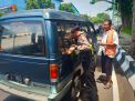 Cegah Aksi Teror, Satsabhara Polres Tanjung Perak Periksa Kendaraan Yang Hendak Masuk Pelabuhan