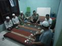 Gelar Cangkrukan, Panit Binmas Polsek Asemrowo Titip Pesan Kamtibmas