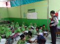 Babinkamtibmas Tambak Sarioso Sampaikan Pesan Anti Miras