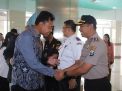 Pastikan Bebas Narkoba, Kapolres Tanjung Perak Bersama Personil Lakukan Tes Urine
