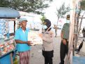 Kapolres Tanjung Perak Bersama Dandim Surabaya Timur, Bagikan Paket Sembako Untuk PKL