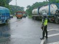 Satlantas Polres Tanjung Perak Lakukan Pengaturan Sore, Lancarkan Kepulangan Pekerja