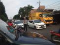 Unit Lantas Polsek Asemrowo Lakukan Pengaturan Bantu Kepulangan Pekerja