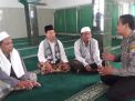Babinkamtibmas Krembangan Utara Titip Pesan Kerukunan di Program Jumat Darling