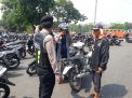 Personil Satsabhara Polres Tanjung Perak Titip Pesan Kamtibmas ke Juru Parkir