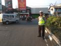 Bantu Masyarakat Pulang Kerja, Unit Lantas Polsek Krembangan Atur Lalu Lintas Sore