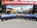 Peringati Hari Korpri, ASN Polres Tanjung Perak Sambang Anggota Yang Sakit