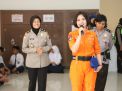 Polwan Polres Tanjung Perak Gelar Fashion Show di Acara Deklarasi Sekolah Ramah Anak