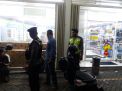 Personil Lintas Unit Polsek Pabean Cantikan Gelar Patroli Malam di Mini Market