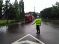 Satlantas Polres Tanjung Perak Beri Pelayanan Melalui Pengaturan Lalu Lintas Sore