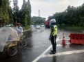 Satlantas Polres Tanjung Perak Bantu Kepulangan Pekerja Lewat Pengaturan Sore