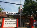 Polsek Pabean Cantikan Kibarkan Bendera Setengah Tiang