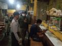 Polsek Kenjeran Gelar Operasi Jam Malam di Warung-Warung Bareng Satpol PP