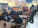 Polsek Krembangan Lakukan Operasi PPKM di Warkop & Cafe