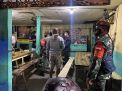 Kanit Reskrim Polsek Krembangan Pimpin Operasi Jam Malam di Warung-Warung Sesuai Penerapan PPKM Darurat