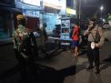 Polsek Semampir Gelar Operasi Pemberlakuan Jam Malam, Sasar Warung & Toko Bareng Personil Gabungan