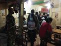 Polsek Krembangan Bareng Personil Gabungan Laksanakan Operasi Pemberlakuan Jam Malam, Sasar Warung-Warung