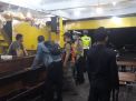 Panit Lantas Polsek Asemrowo Pimpin Operasi Jam Malam, Datangi Warung-Warung