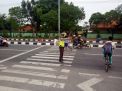 Polsek Kenjeran Atur Lalu Lintas Sore, Bantu Pekerja & Anak-anak Sekolah Pulang