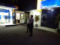 Satsabhara Polres Tanjung Perak Gelar Patroli Malam di Kantor Bank Mandiri