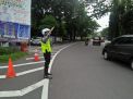 Satlantas Polres Tanjung Perak Bantu Kepulangan Pekerja Melalui Pengaturan Sore