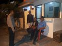 Babinkamtibmas Asemrowo Sambang Pos Kamling Sampaikan Pesan Waspada Orang Tak Dikenal