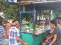 Babinkamtibmas Bongkaran Sampaikan Pesan Waspada Curanmor Ke Pengunjung Warung