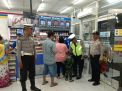 Polsek Asemrowo Patroli Malam di Mini Market, Titip Pesan Waspada Pencurian