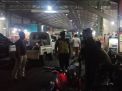 Pantau Keamanan Pasar Buah Tanjung Sari, Polsek Asemrowo Gelar Patroli Malam