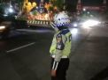 Satlantas Polres Tanjung Perak Lakukan Pengaturan Lalu Lintas Malam, Antisipasi Kecelakaan