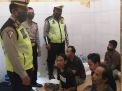 Polsek Asemrowo Lakukan Pemeriksaan Rutin Tahanan, Antisipasi Penyelundupan Barang Terlarang