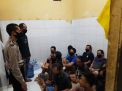 Polsek Asemrowo Lakukan Pengecekan Tahanan, Antisipasi Penyelundupan Barang Terlarang